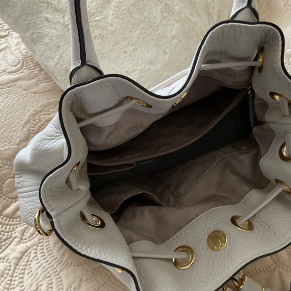 Handbag - Picture 2 of 3